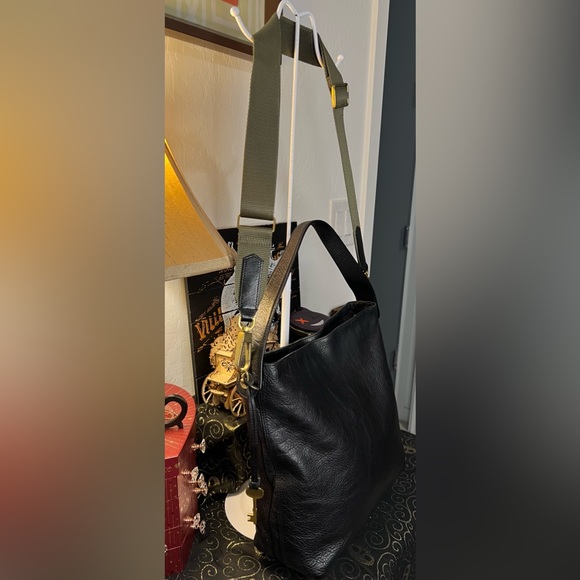 Fossil Black Pebble Leather Crossbody Hobo Shoulder bag w Guitar & Handle Strap - Picture 7 of 13